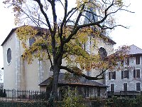 Notre-Dame de Liesse (XIVe siècle, reconstruite vers 1850). La plus vieille cloche encore en service (400 kg) date de 1655.  Le bourdon de 1878, « la Salésienne », pèse plus de cinq tonnes.